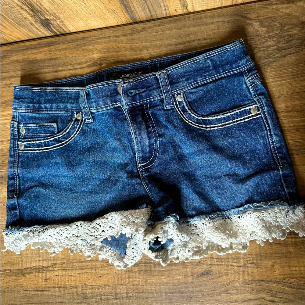 Jean short with lace